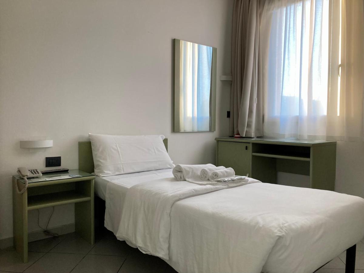 Hotel Primo Campi Bisenzio Bagian luar foto