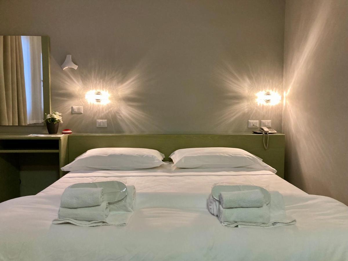 Hotel Primo Campi Bisenzio Bagian luar foto