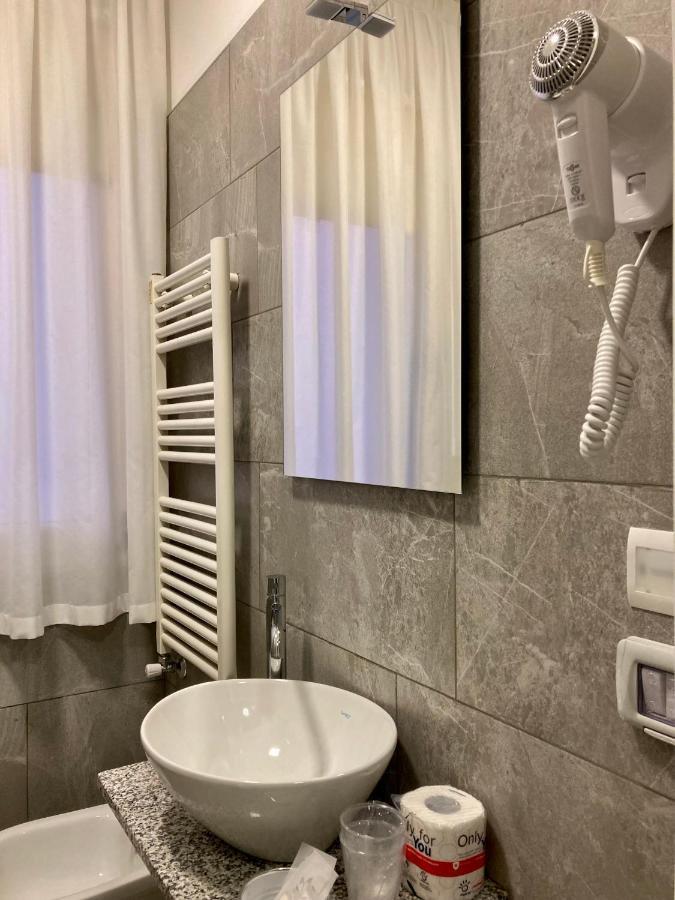 Hotel Primo Campi Bisenzio Bagian luar foto