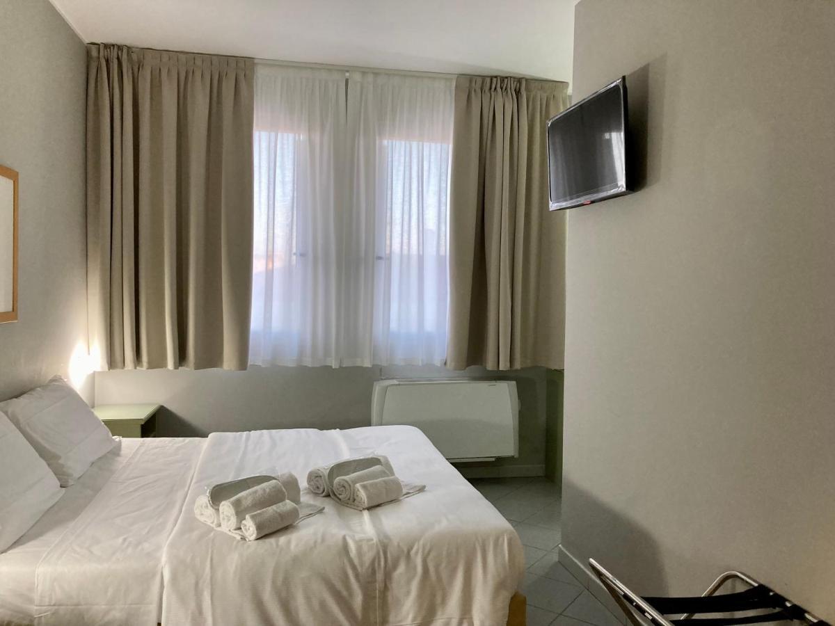 Hotel Primo Campi Bisenzio Bagian luar foto