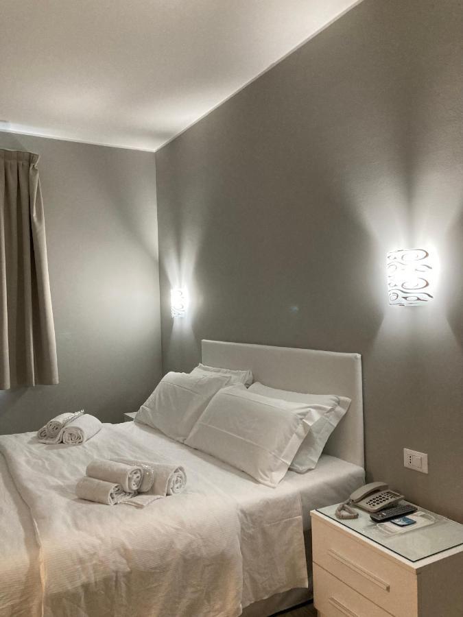 Hotel Primo Campi Bisenzio Bagian luar foto